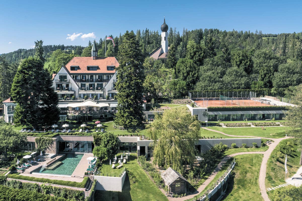 Riapre il Parkhotel Holzner, dal 1908 balcone sull'altopiano del Renon